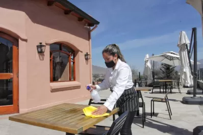 Hoteleros y gastronómicos piden que sigan los créditos ATP para sueldos