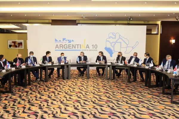 Manzur y otros gobernadores del norte analizan la situación de la región con el Presidente