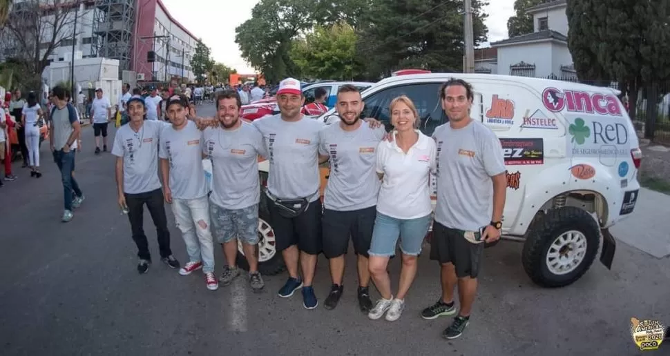 GRAN RECUERDO. El año pasado, Rodolfo y Nicolás Bollero tuvieron problemas, pero lograron terminar segundos, acompañados de un equipo muy unido.  