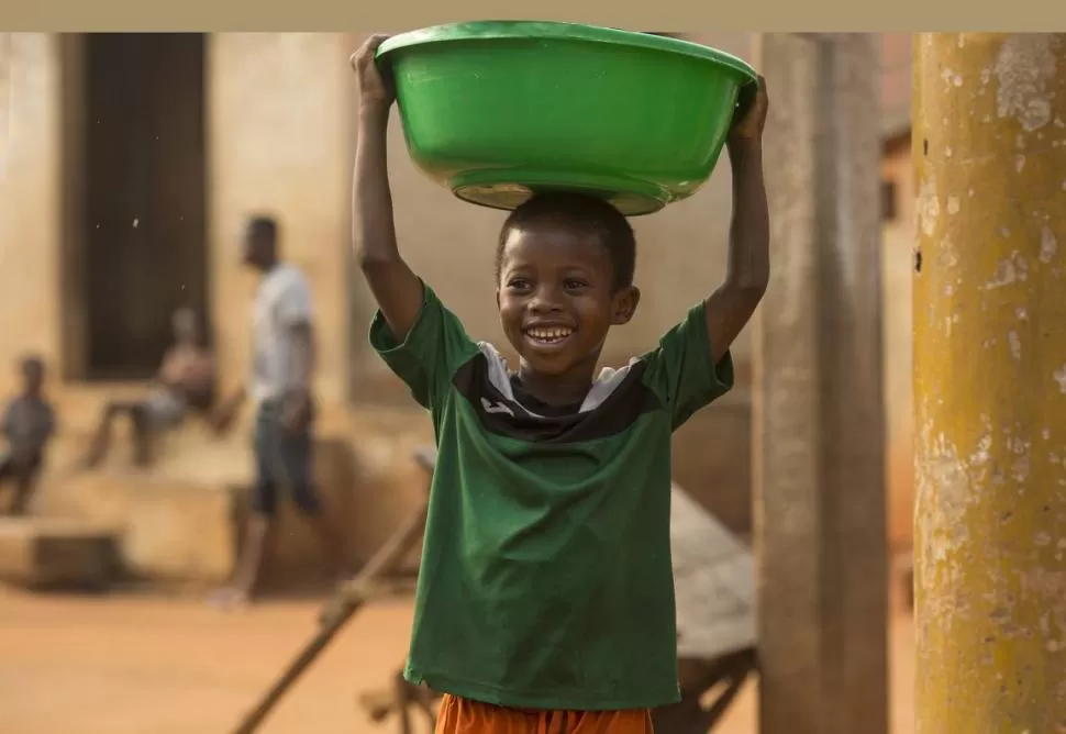  ADÚ. Un niño hace un viaje doloroso en el Norte de Äfrica es la historia que cuenta esta película, que obtuvo 13 nominaciones al Premio Goya.