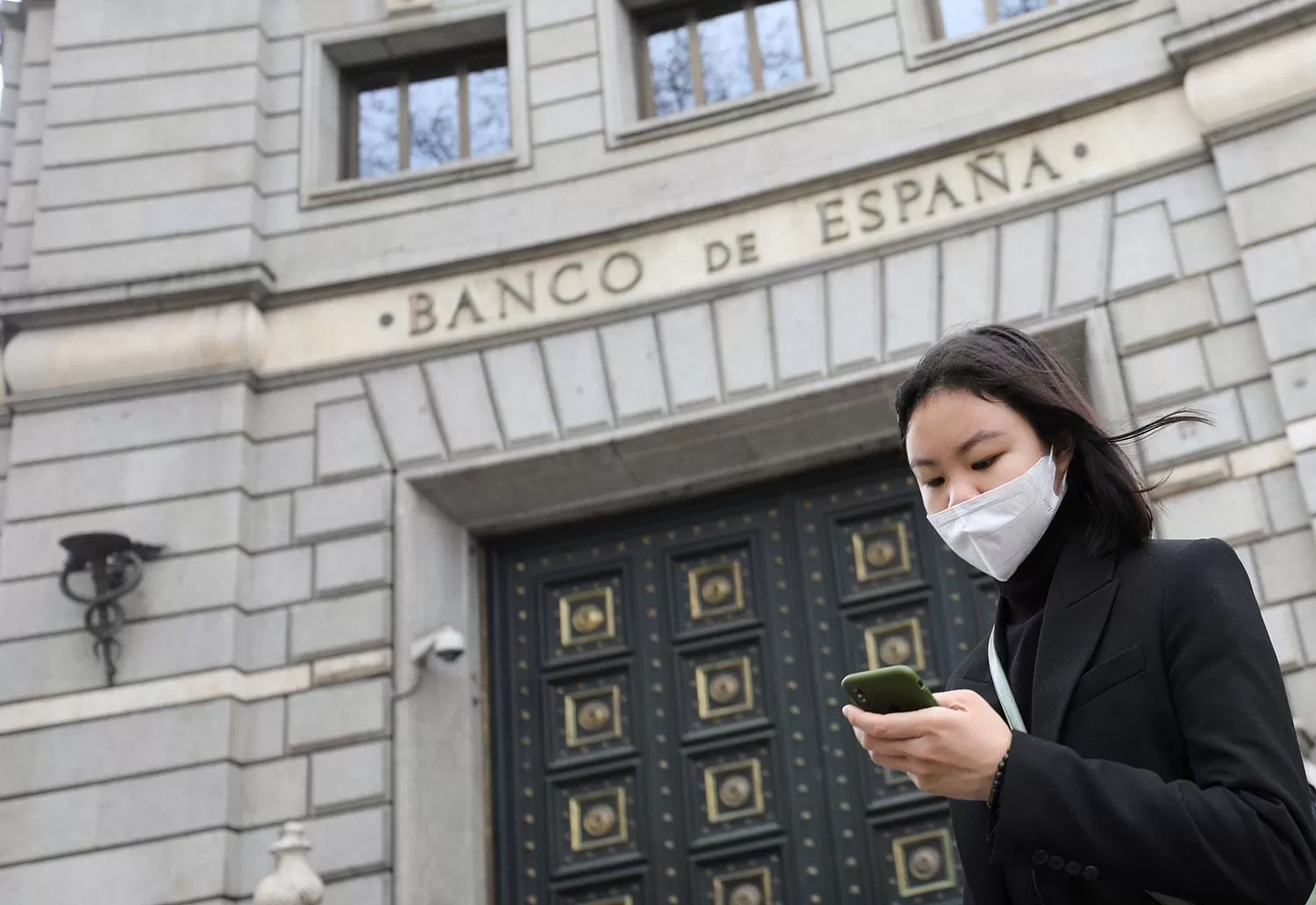 Madrid suspende la inmunización del personal de salud por falta de vacunas