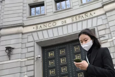 Madrid suspende la inmunización del personal de salud por falta de vacunas