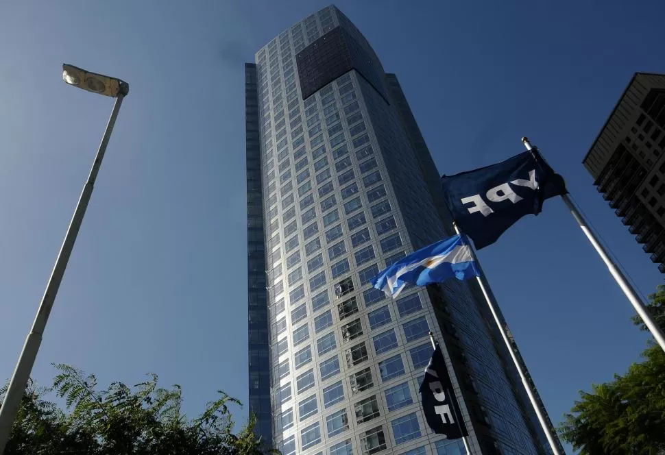 LA TORRE PELLI. YPF busca obtener U$S 400 millones por el edificio. 