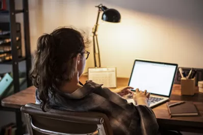 La mitad de los empleados dedica más de ocho horas al teletrabajo
