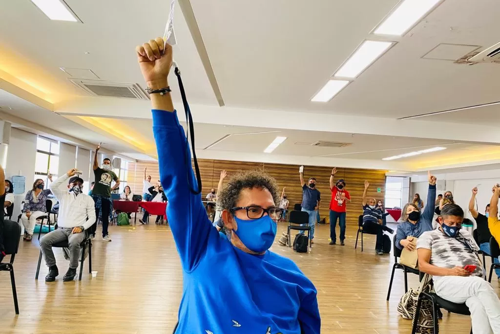 Pastor Alape, vocero del partido.