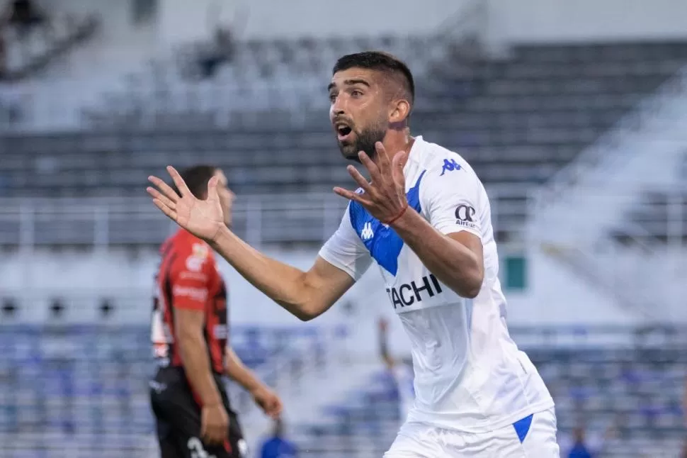 UN CENTRAL CON PROYECCIÓN. En San Martín, Amor fue un estandarte del fondo; ya de regreso en Vélez, de a poco fue afianzándose como titular. Todavía tiene mucho para dar.  