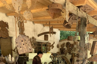 Arte escondido: Alberto, el orfebre que huyó de la villa tafinista y se internó en el paraíso