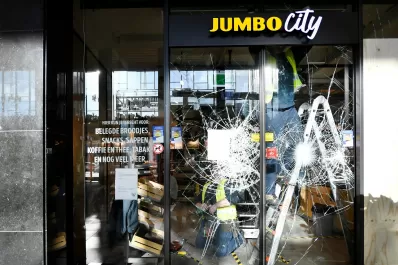 Continúan los incidentes por el confinamiento en Países Bajos