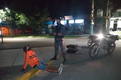 Yerba Buena: huía en moto con la cafetera de un bar y lo detuvieron