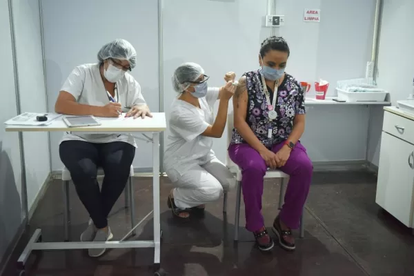 El 91% del personal sanitario que trabaja en casos de covid recibió la segunda dosis de Sputnik V