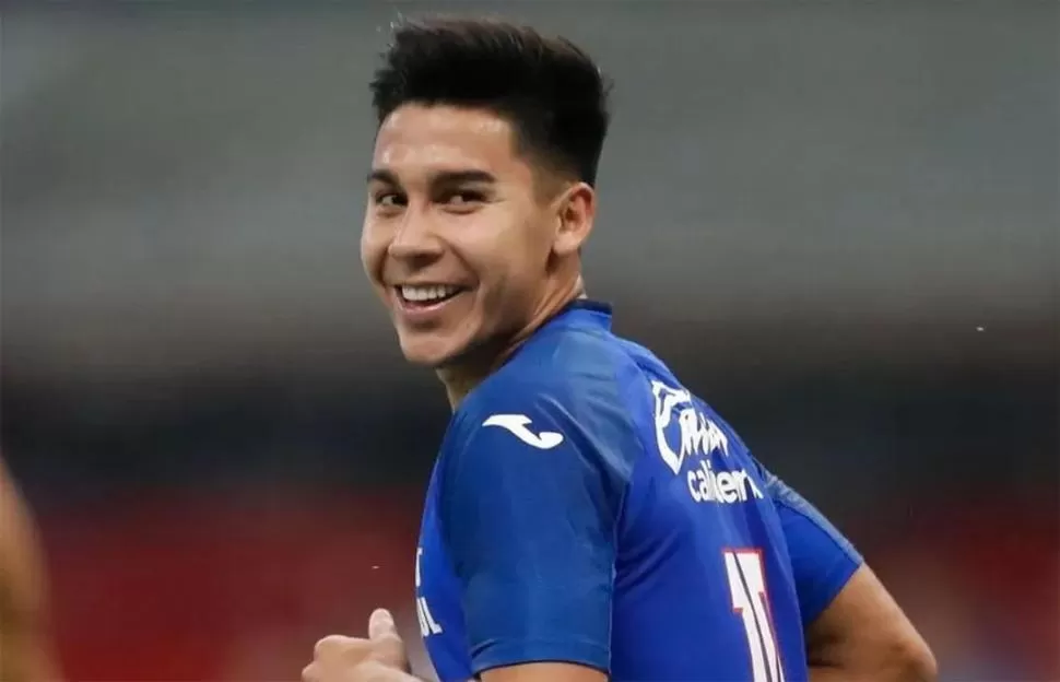 EN LA MÁQUINA CEMENTERA. Fernández seguirá jugando en Cruz Azul. 