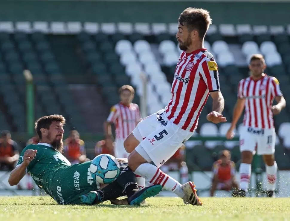 BUEN TRABAJO. Sarmiento también hizo un gran papel durante el último torneo. A San Martín, lo venció en Junín 1 a 0, el 19 de diciembre del año pasado. 