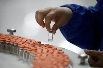 La OMS pide a los países ricos que no se peleen por el pastel de vacunas contra el coronavirus