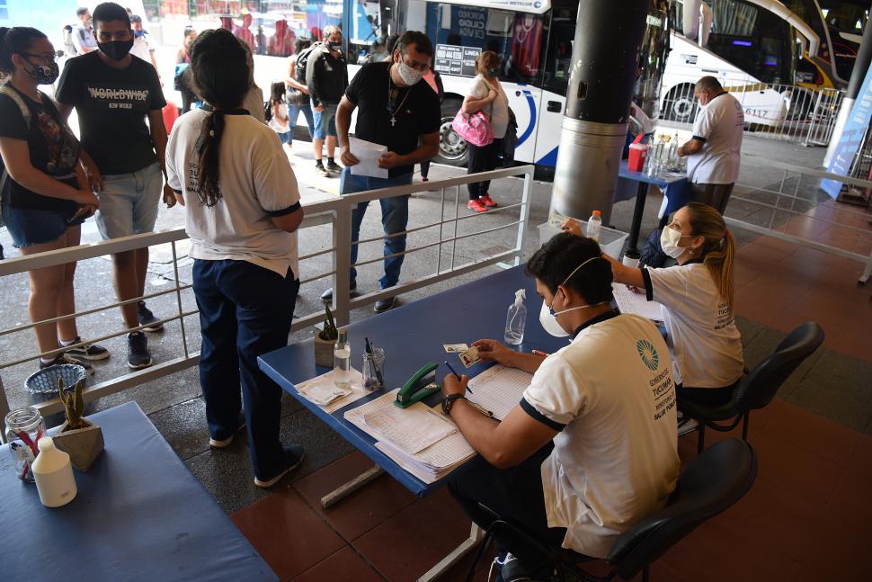 TERMINAL. Se reforzaron los controles por razones de bioseguridad. 