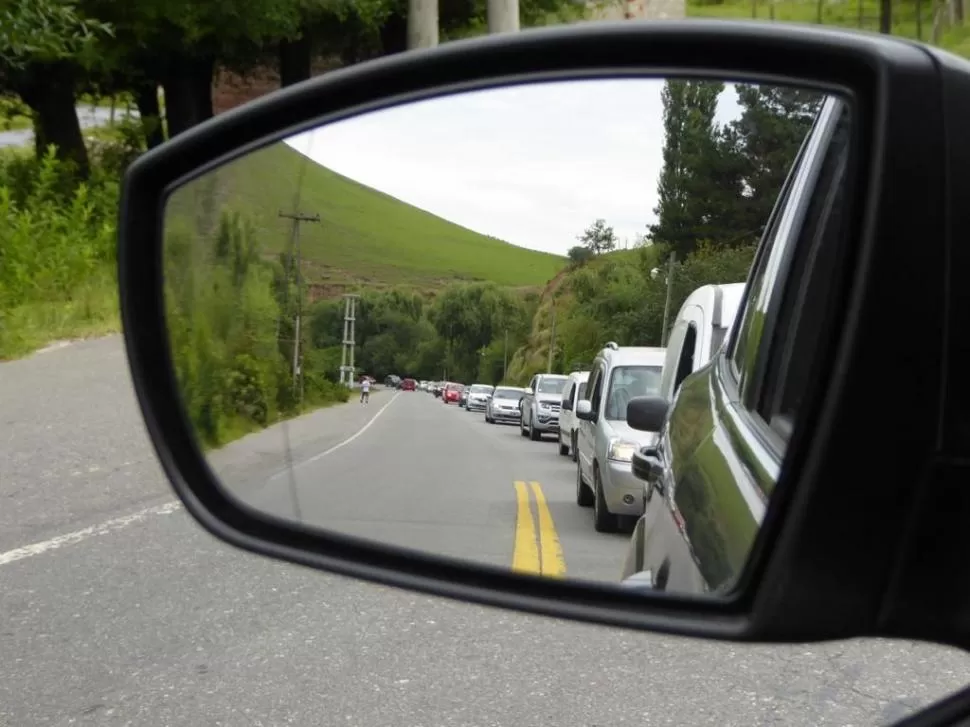 DE VIAJE. Las rutas del NOA se ven colmadas particularmente los fines de semana por viajantes que buscan “cambiar de aire” al menos por unos días. 