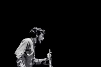 Dos músicos que quieren romperla en barrio El Bosque