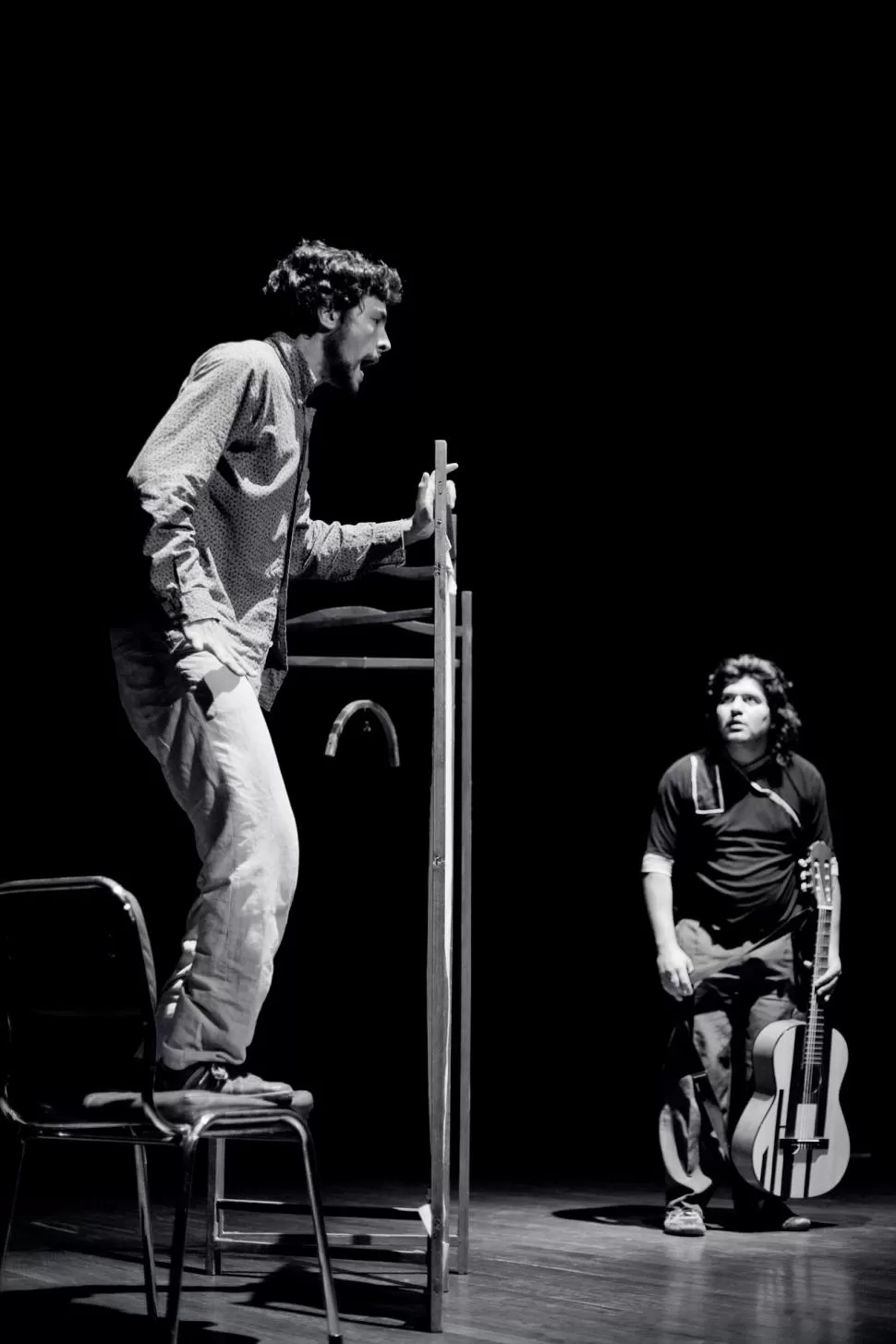 Dos músicos que quieren romperla en barrio El Bosque