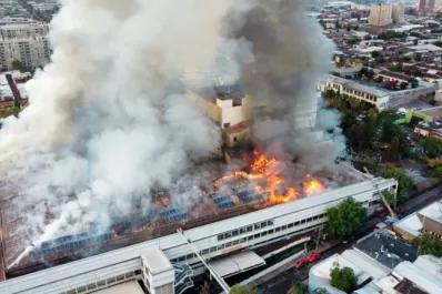 Video: un incendio afectó el sector pediátrico de un hospital en Chile