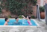 “En la pileta mi hija aprendió mucho más que a no ahogarse”