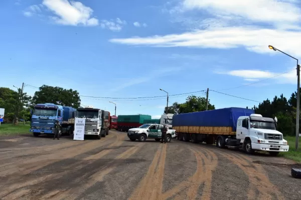 Interceptaron 12 camiones que cargaban ilegalmente 348 toneladas de soja