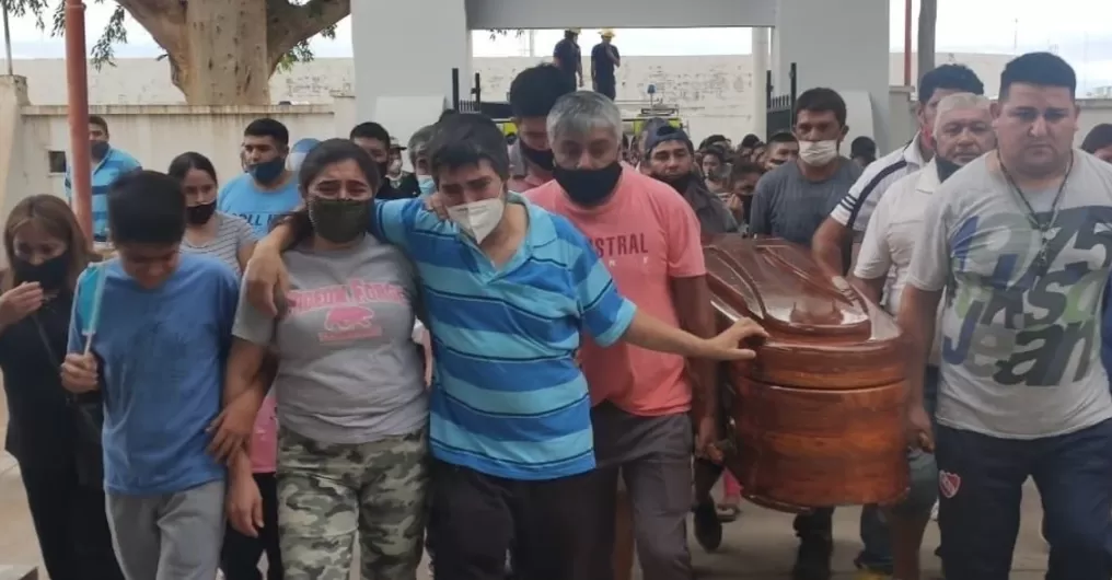 Una multitud participó de la despedida de Abigail Jiménez. Foto: Clarin/Agencia Santiago del Estero