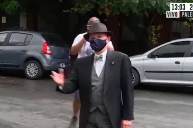 La extravagante rutina de Oyarbide: champagne, rezos y llamativos horarios