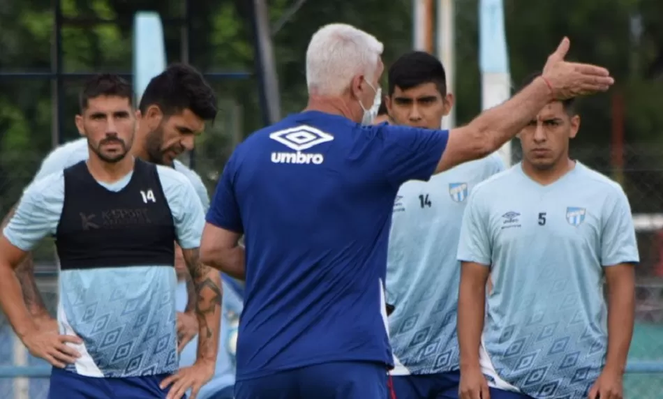 TRABAJO INTENSO. De Felippe buscará al equipo ideal para arrancar la nueva Copa Diego Maradona. FOTO DE PRENSA DE ATLÉTICO