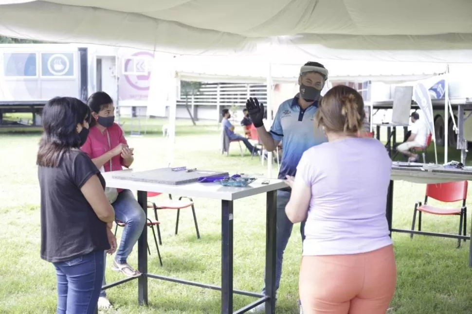 ADULTOS. En el Ciidept se dictan distintos cursos para aprender oficios. 