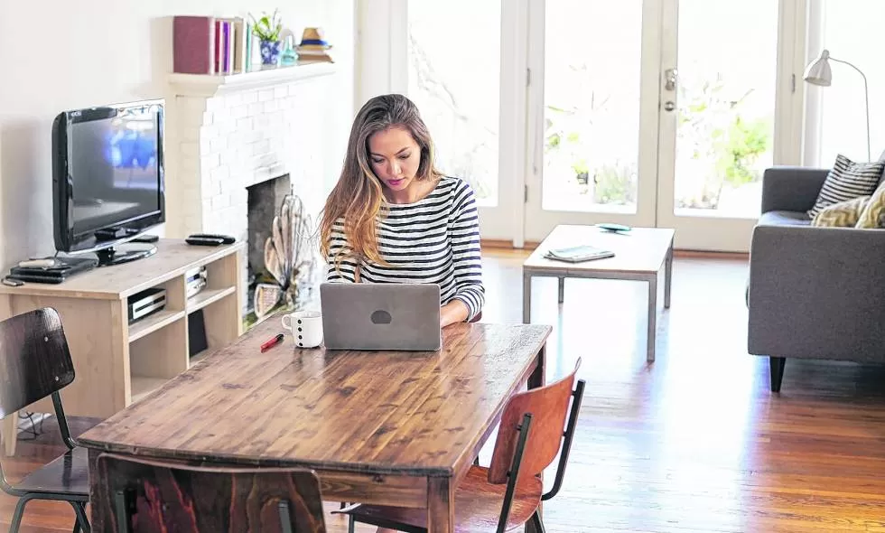 GRAN ESFUERZO. Cuatro de cada 10 mujeres del sector TI reconoce que le ha costado conciliar el trabajo y la vida familiar desde marzo de 2020. 