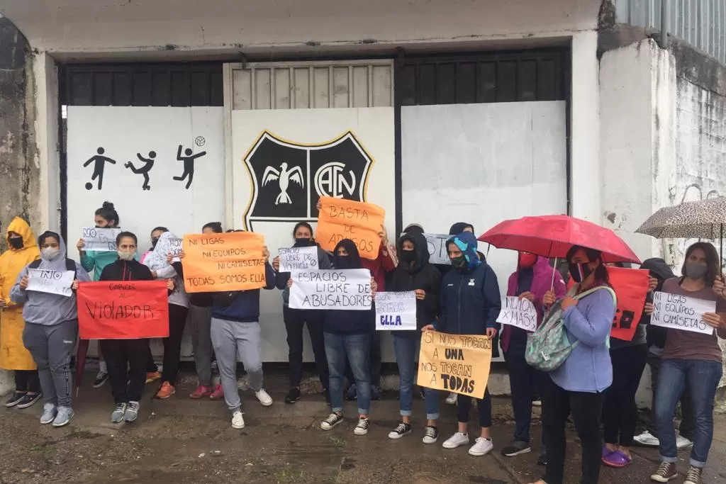 PROTESTA EN CENTRAL NORTE. Acusan de abuso sexual a un entrenador de fútbol.