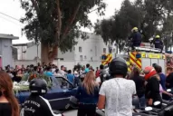 Arriba de una autobomba y en un mar de lágrimas: el video del último adiós a Abigail Jiménez