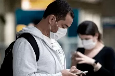 iPhone lanza una nueva versión que permitirá desbloquear con la cara incluso usando barbijo