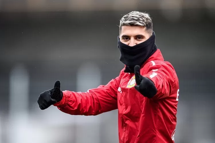 EXEQUIEL PALACIOS. El volante juega en el Bayern Leverkusen de Alemania. Foto: Twitter @exepalacios_