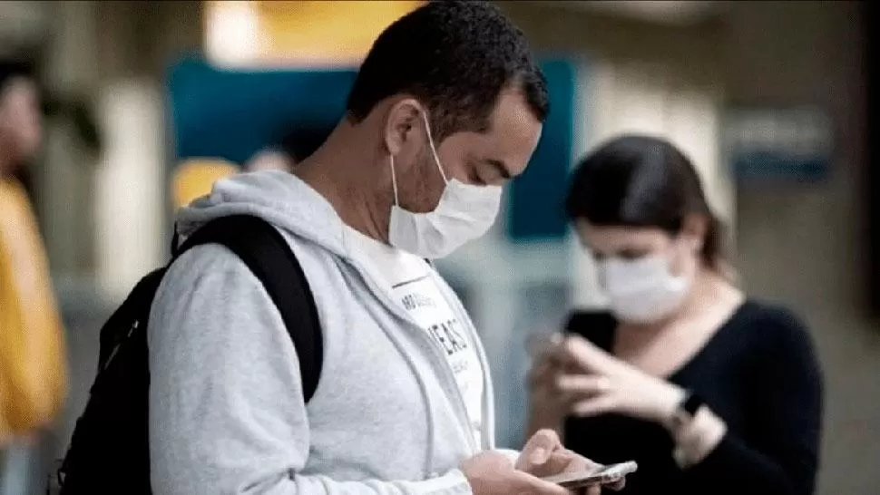 iPhone lanza una nueva versión que permitirá desbloquear con la cara incluso usando barbijo