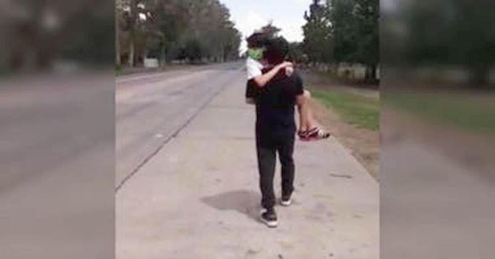 Arriba de una autobomba y en un mar de lágrimas: el video del último adiós a Abigail Jiménez