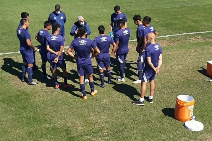 Con Unión en el horizonte cercano, De Felippe busca aceitar su “11” titular