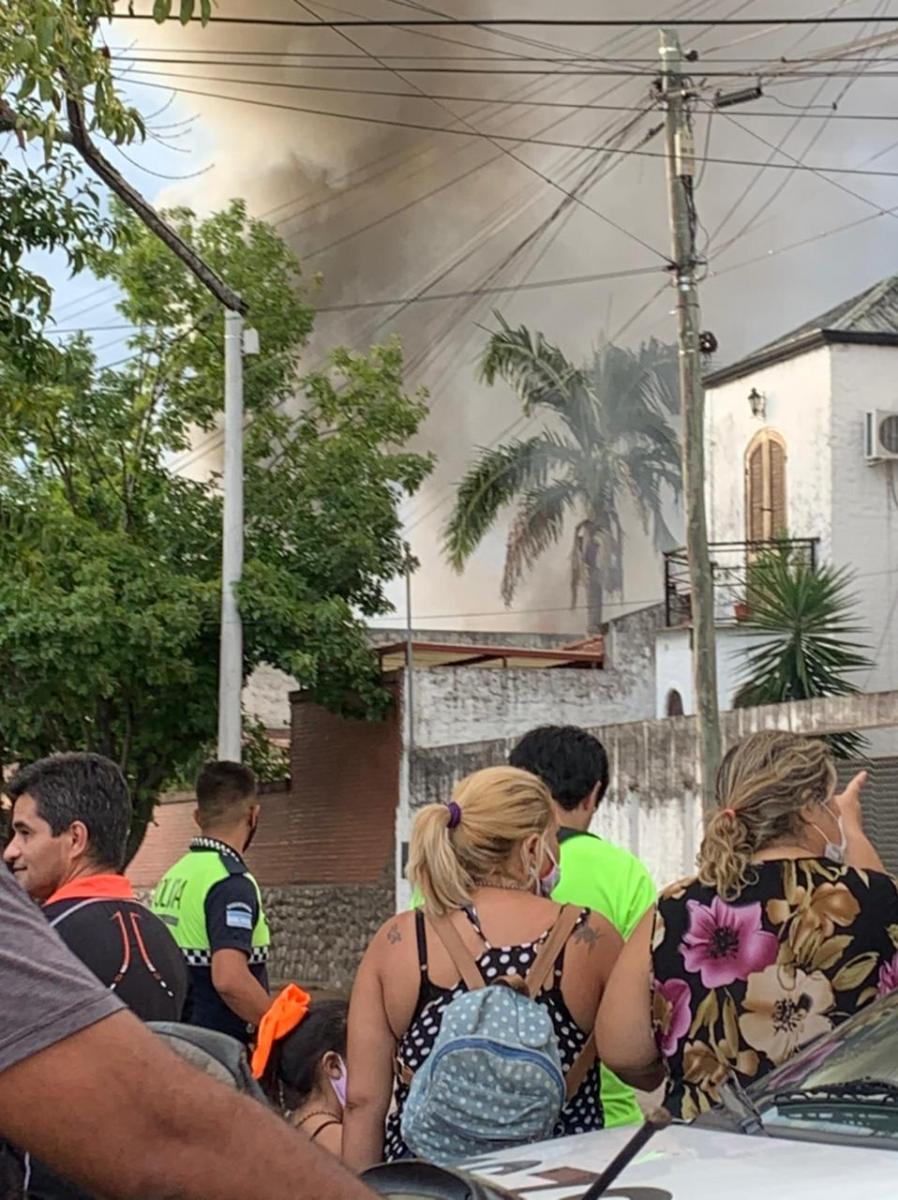 Alarma por un incendio a pocos metros de una estación de servicio