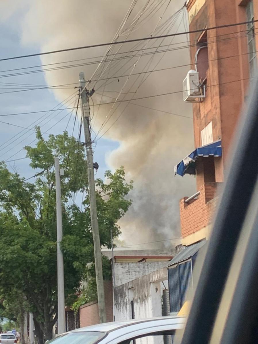 Alarma por un incendio a pocos metros de una estación de servicio