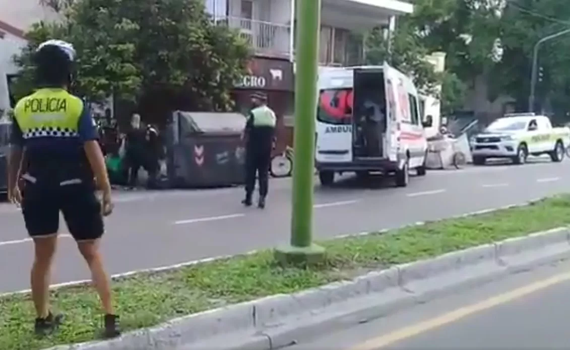 Un bebé recién nacido fue abandonado dentro de un contenedor de basura en Barrio Norte