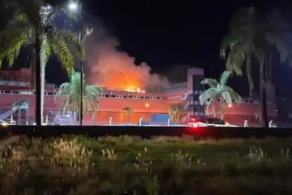 Un incendio se desató anoche en el autódromo de Las Termas de Río Hondo