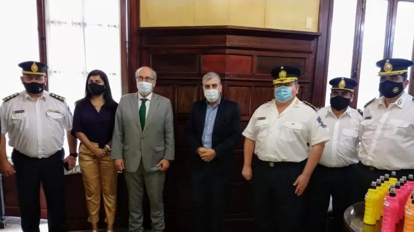 AGASAJO Y AGRADECIMIENTO. La cúpula policial fue reconocida por la FET y la Cámara de Comercio.
