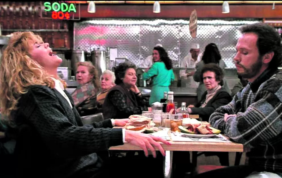 CINE. El momento del filme “Cuando Harry conoció a Sally” en el que Meg Ryan finge un orgasmo en público se convirtió en una escena icónica. 