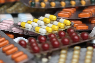 Automedicarse puede causar adicción y sobredosis