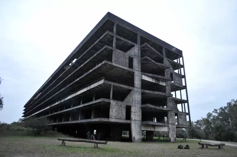 EL EDIFICIO DE SAN JAVIER. Volver a este proyecto no sería posible, pero se estudiaría qué hacer 