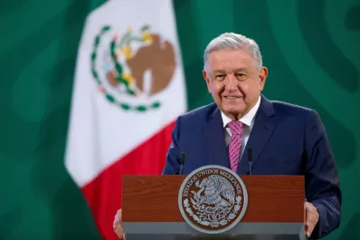 Reaparece en público el presidente de México tras haber superado el coronavirus