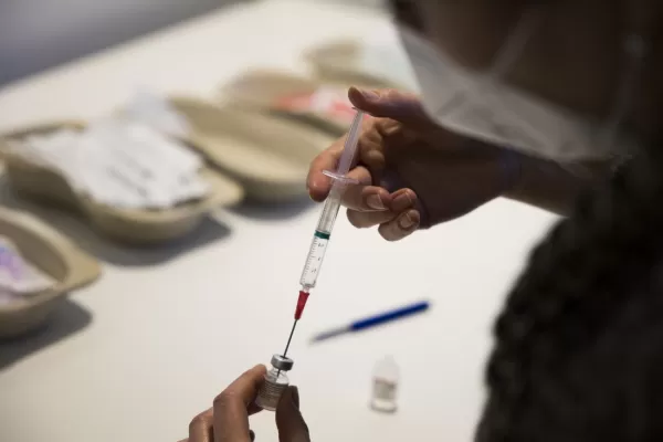 Covid-19: Cruz Roja lanza un plan para ayudar a vacunar a 500 millones de personas