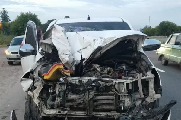 Trágico accidente entre un camión y una camioneta al sur de San Miguel de Tucumán