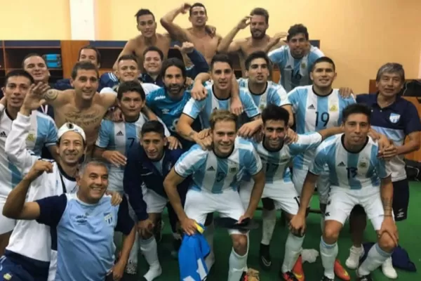 Luis Juez y los jugadores de Atlético Tucumán recordaron la Hazaña de Quito