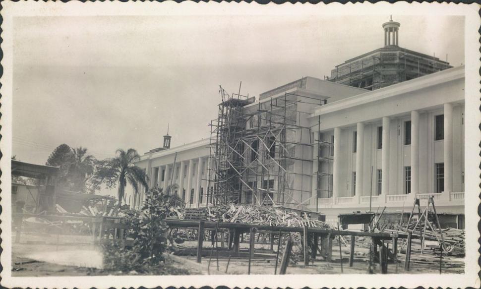 TRIBUNALES. El edificio en construcción; en la zona se disputaban partidos.