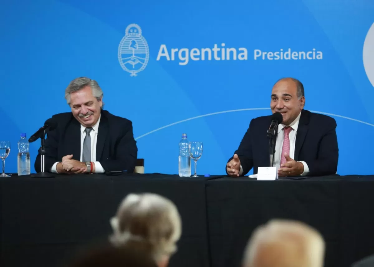 BUENOS AMIGOS. El presidente Fernández y el gobernador Manzur se repartieron elogios durante el encuentro con los industriales en San Javier. prensa presidencia